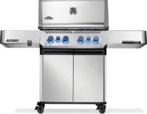 Napoléon BBQ Prestige® 500 RSIB offrant une puissance de cuisson exceptionnelle, des brûleurs en acier inoxydable et une performance digne des chefs.