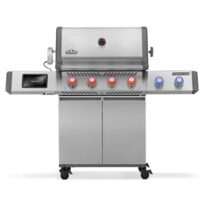 Napoléon BBQ Prestige® PRO 500 offrant une puissance de cuisson exceptionnelle, des composantes haut de gamme et une performance digne des chefs.