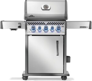 Découvrez le Napoléon BBQ Rogue PRO-S 425 RSIB, un barbecue haut de gamme conçu pour offrir polyvalence, durabilité et cuisson uniforme.